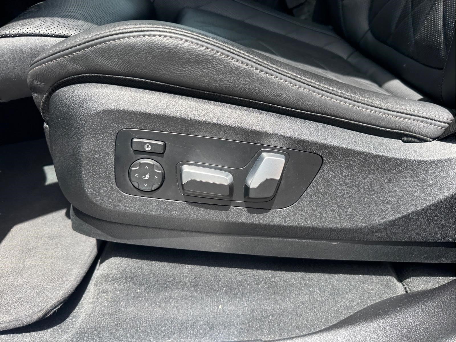 Used 2024 Black Sapphire Metallic BMW sDrive40i image 18