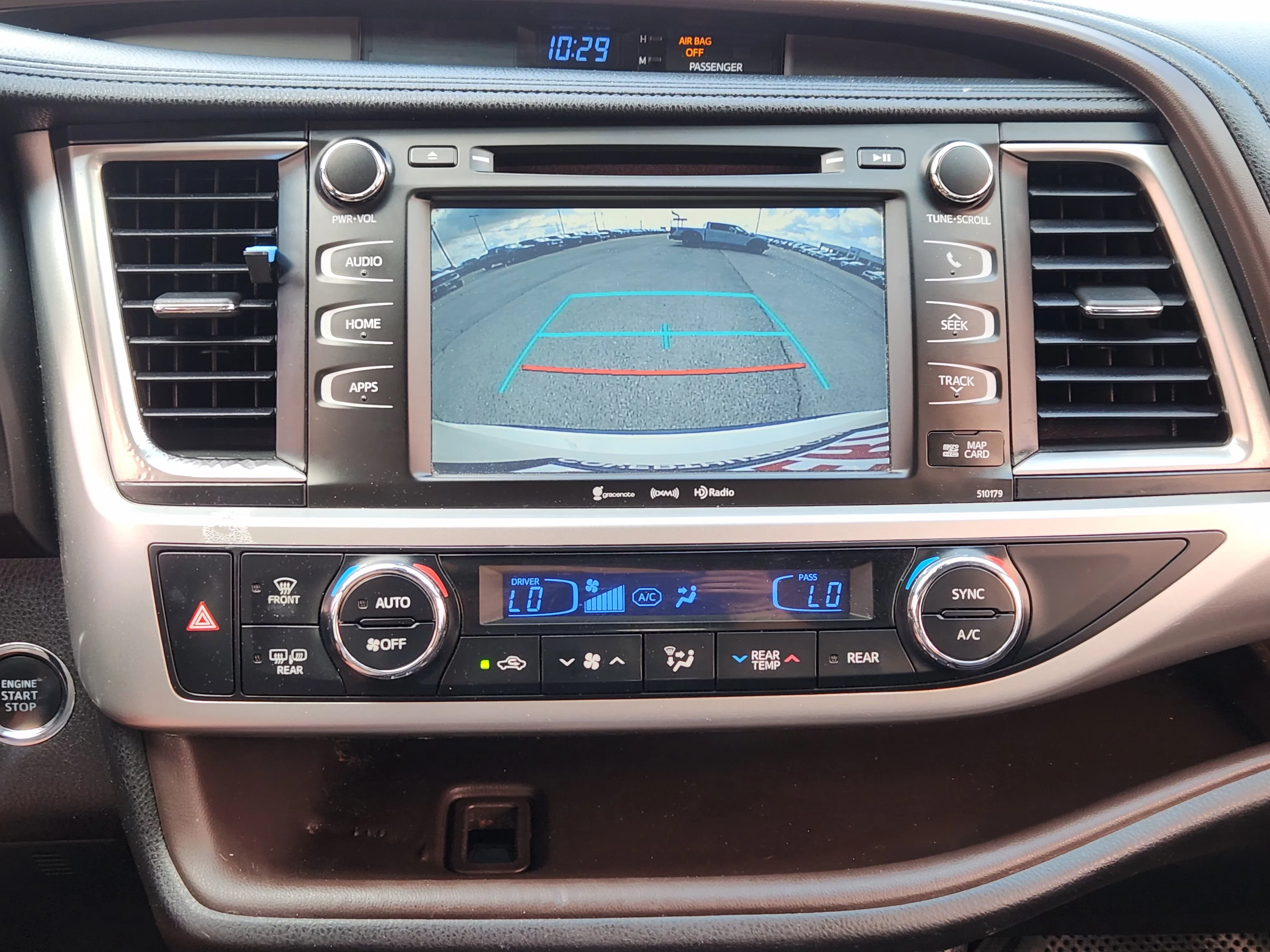 Used 2017 White Toyota XLE image 19