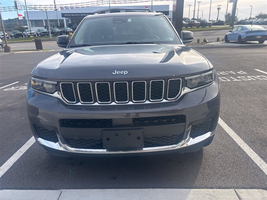 Used 2023 Gray Jeep Laredo image 7