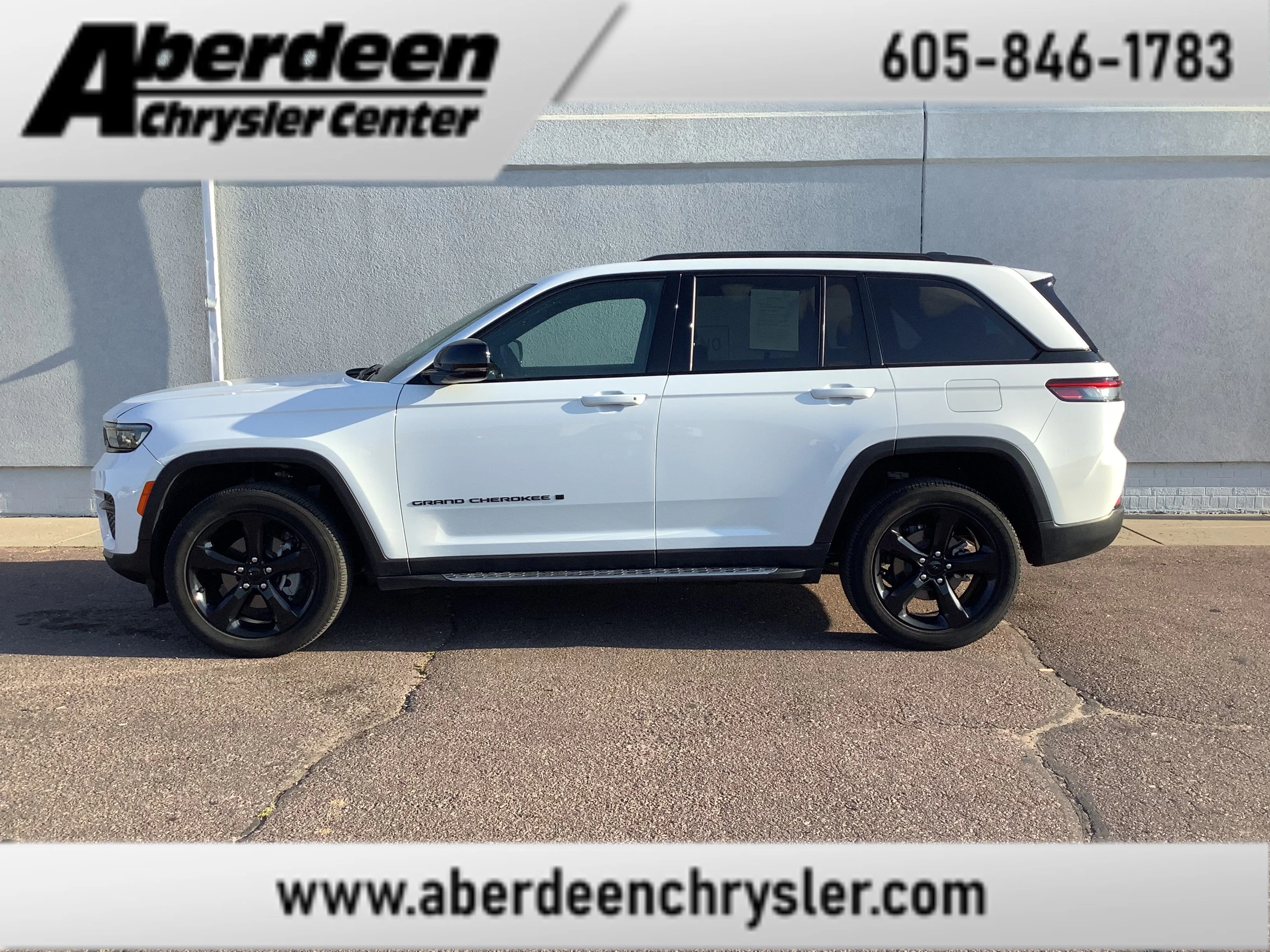 Used 2022 White Jeep Altitude image 1