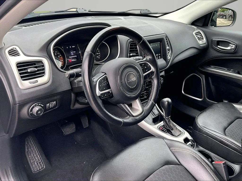 Used 2019 Blue Jeep Latitude image 15