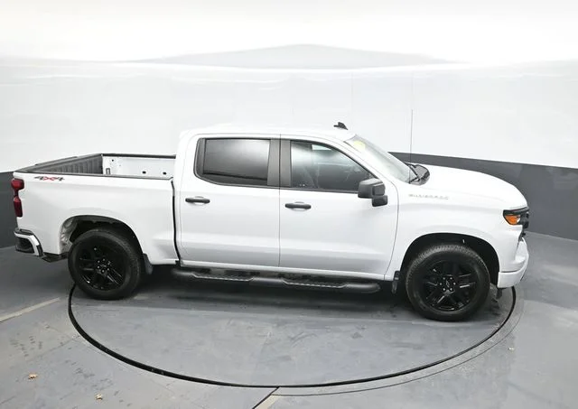 Used 2024 White Chevrolet Custom image 16