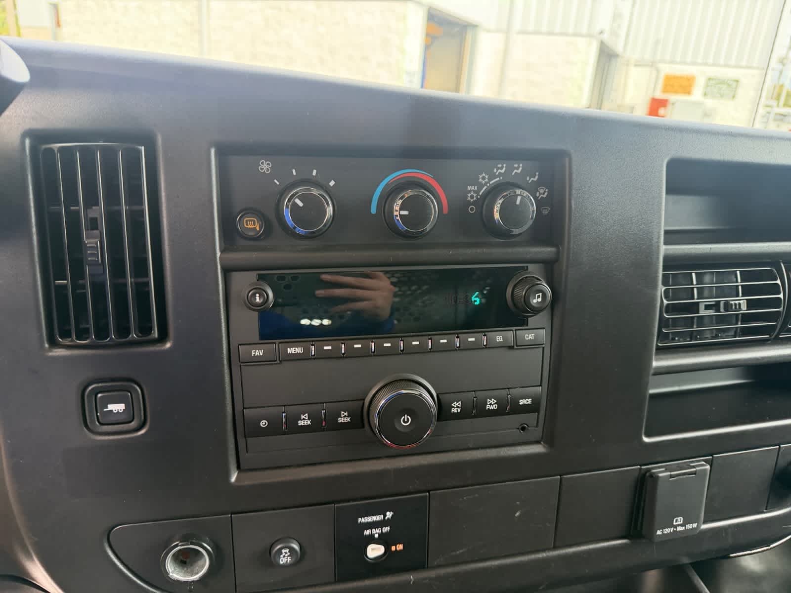 Used 2025 Summit White GMC  image 23