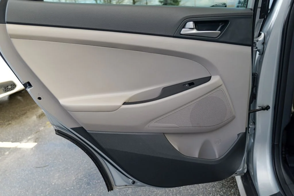 Used 2018 Molten Silver Hyundai SEL image 23
