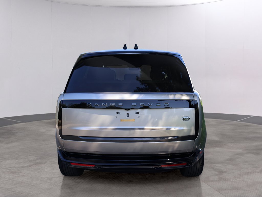 Used 2023 Batumi Gold Premium Metallic Land Rover SE image 3