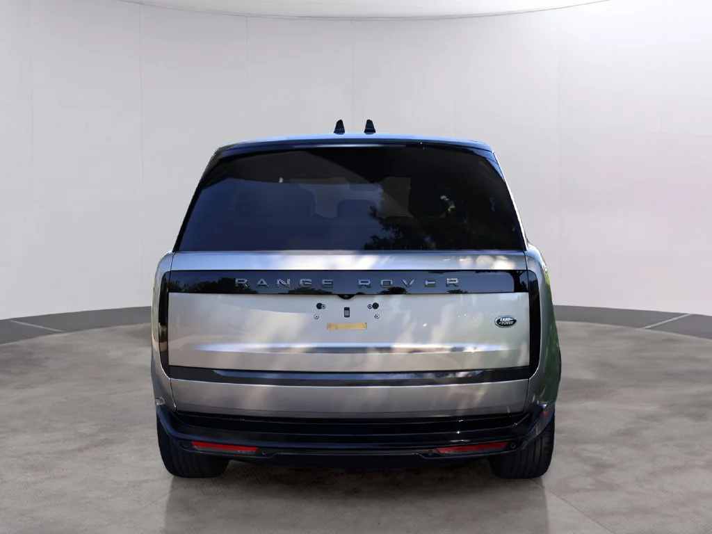 Used 2023 Batumi Gold Premium Metallic Land Rover SE image 3
