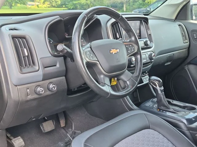 Used 2022 Black Chevrolet Z71 image 20