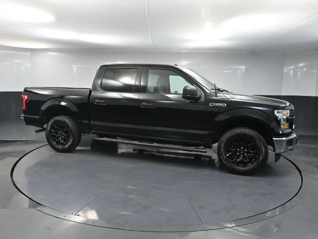 Used 2017 Black Ford XLT image 3
