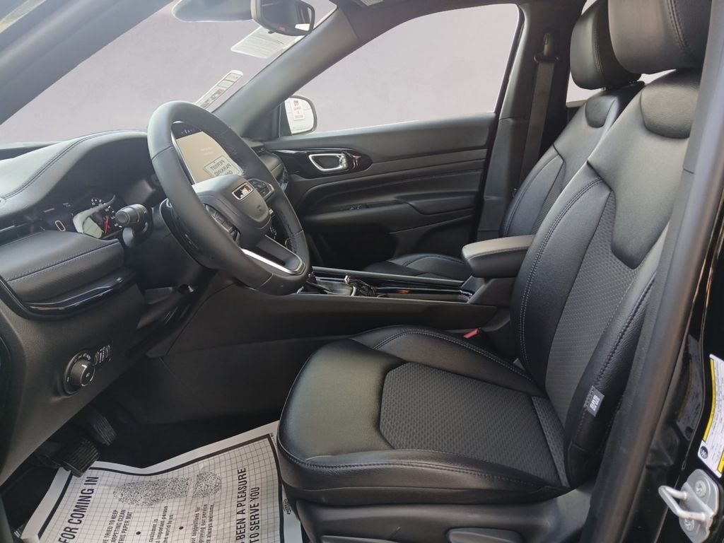 Used 2026 Black Jeep Latitude image 10