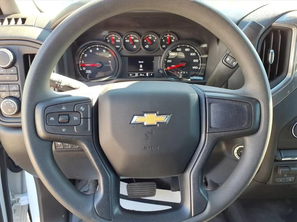 New 2025 Summit White Chevrolet WT image 23