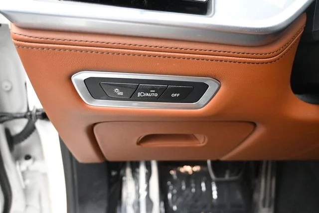 Used 2024 White BMW M60i image 18