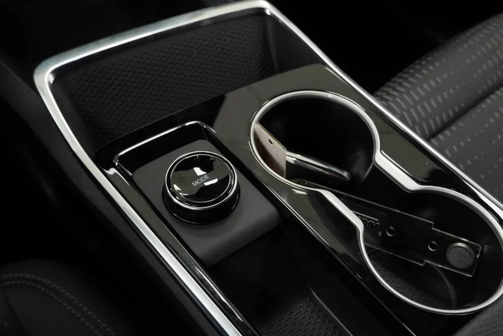 New 2027 Summit White Chevrolet LT image 19