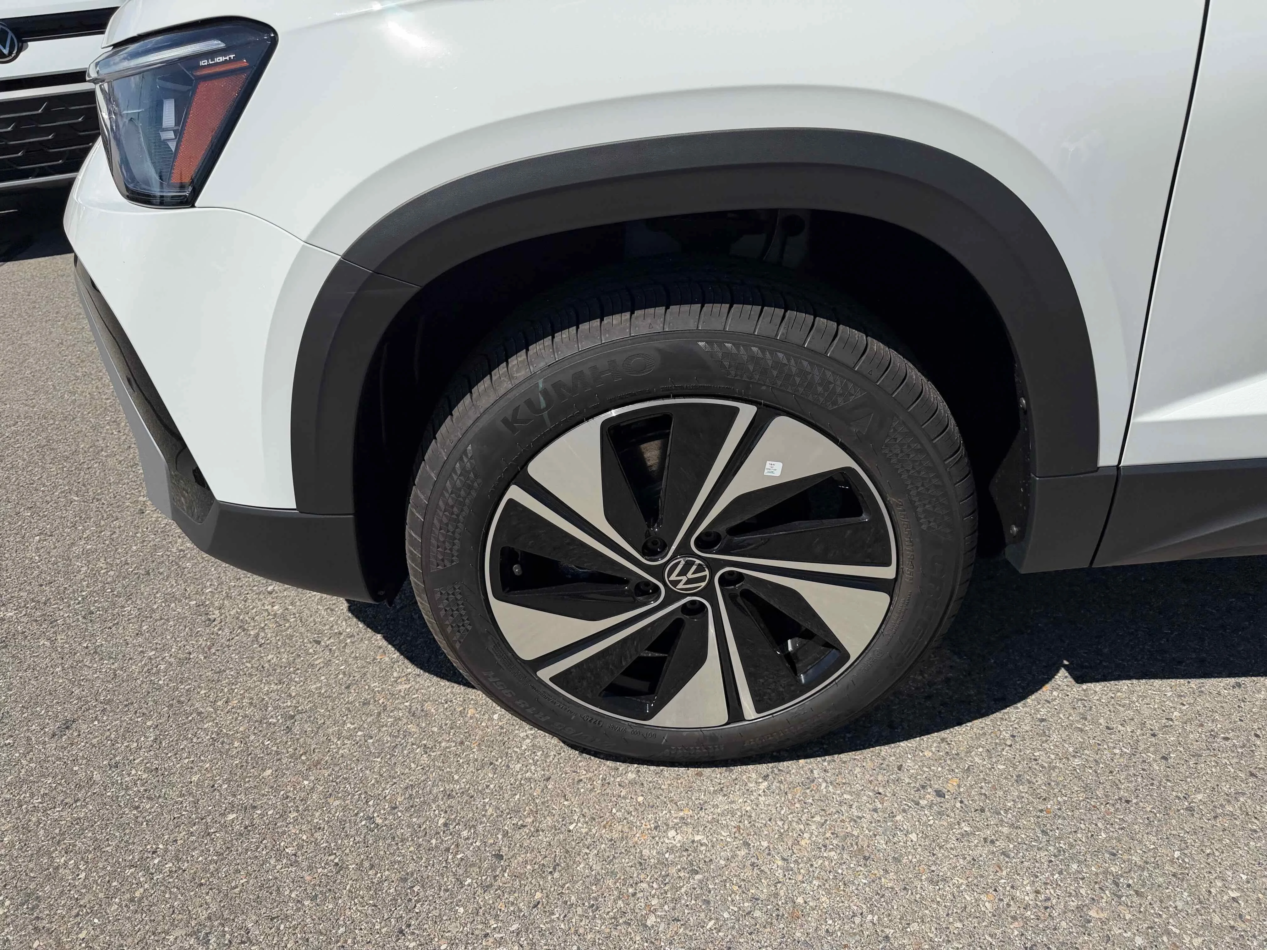 New 2026 Pure White Volkswagen SE image 13