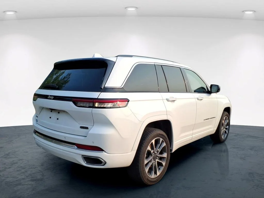 Used 2023 White Jeep Overland image 10