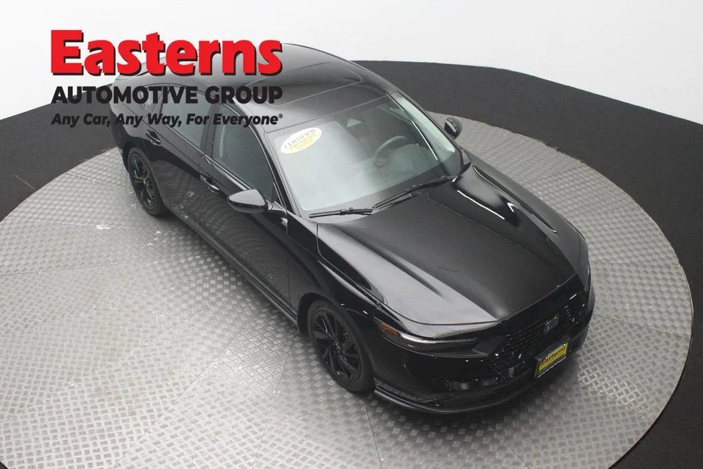 Used 2025 Black Honda SE image 3