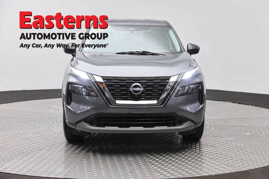 Used 2023 Gray Nissan S image 2