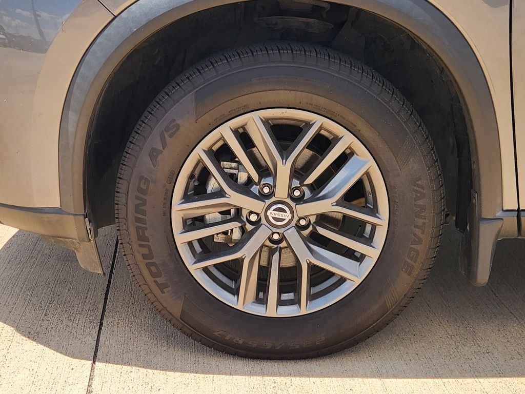 Used 2021 Gun Metallic Nissan S image 12