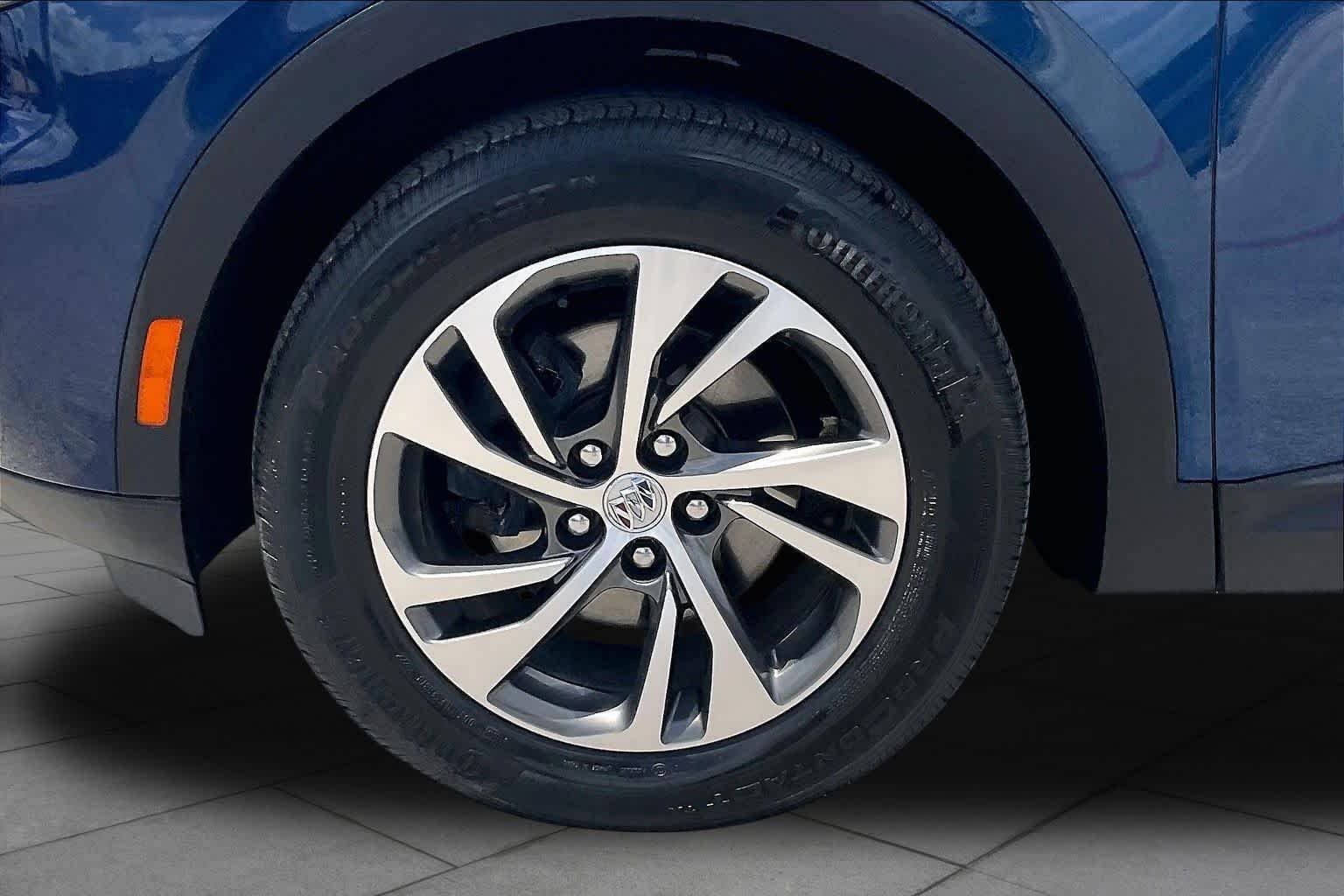 Used 2023 Sapphire Metallic Buick Essence image 10