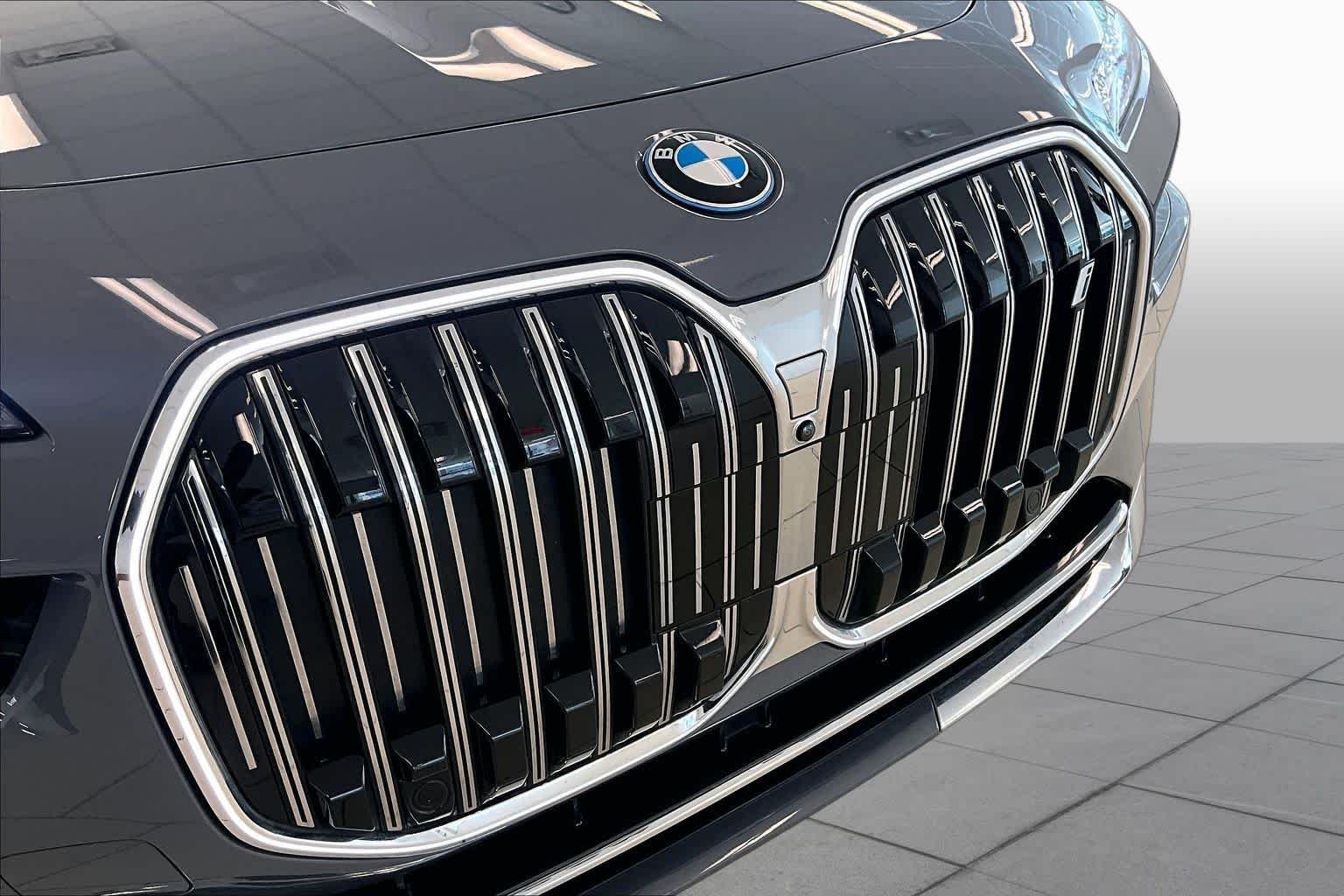 Used 2024 Sparkling Copper Metallic BMW xDrive60 image 28