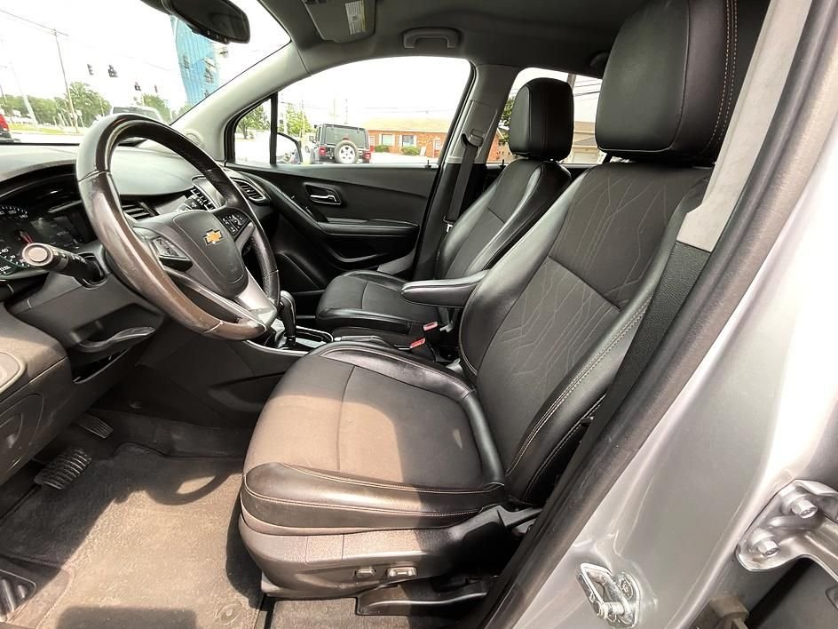 Used 2020 Silver Chevrolet LT image 4