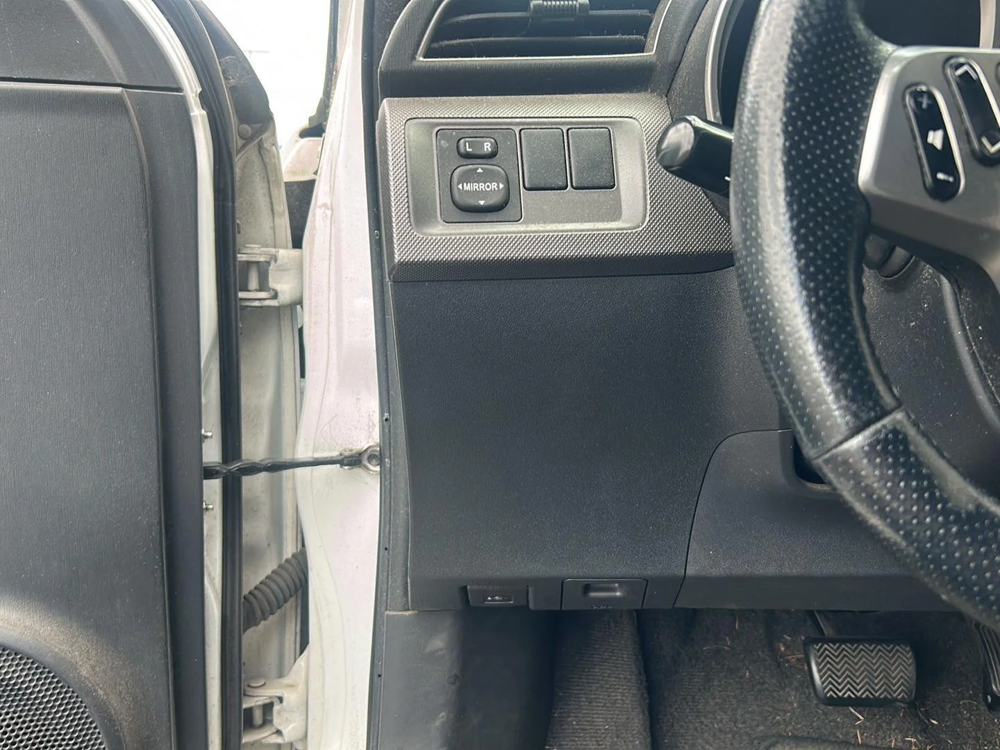 Used 2014 Super White Scion  image 12