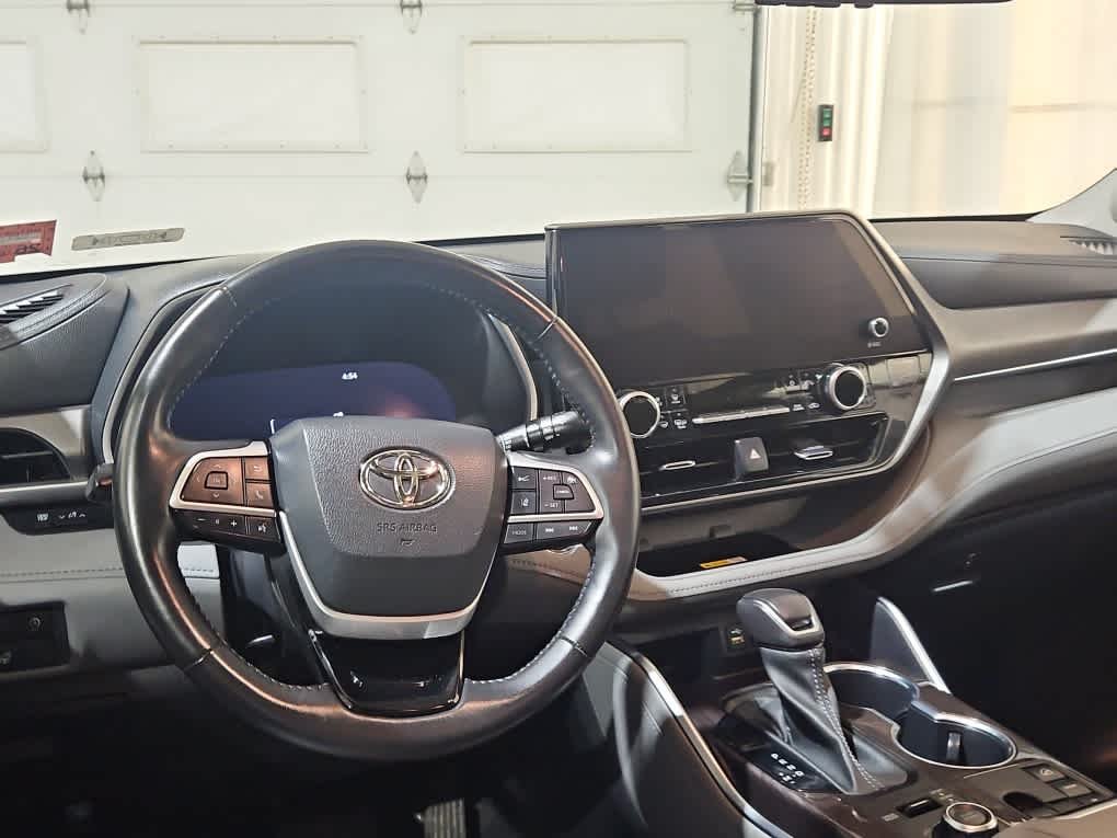 Used 2023 Blueprint Toyota Limited image 13