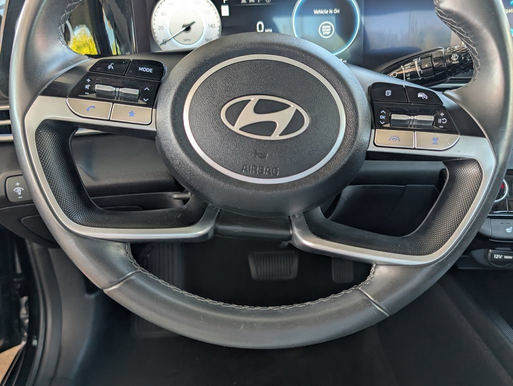 Used 2025 Black Hyundai SEL Convenience image 5