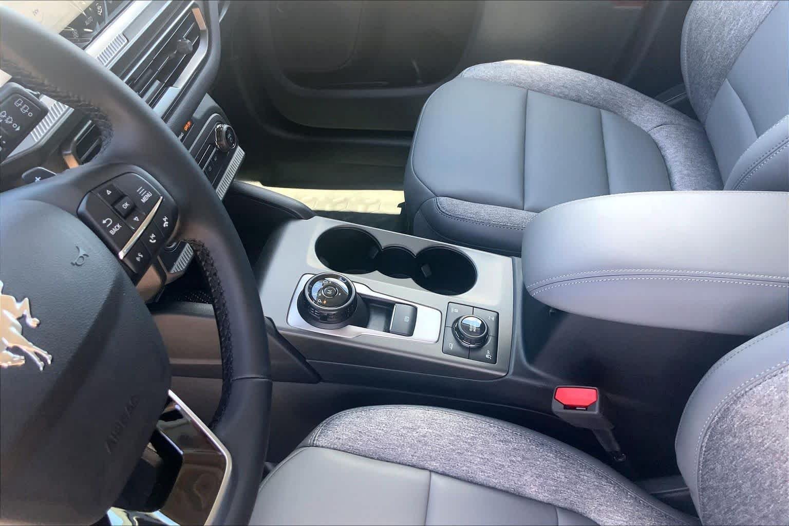 New 2026 Oxford White Ford Badlands® image 7