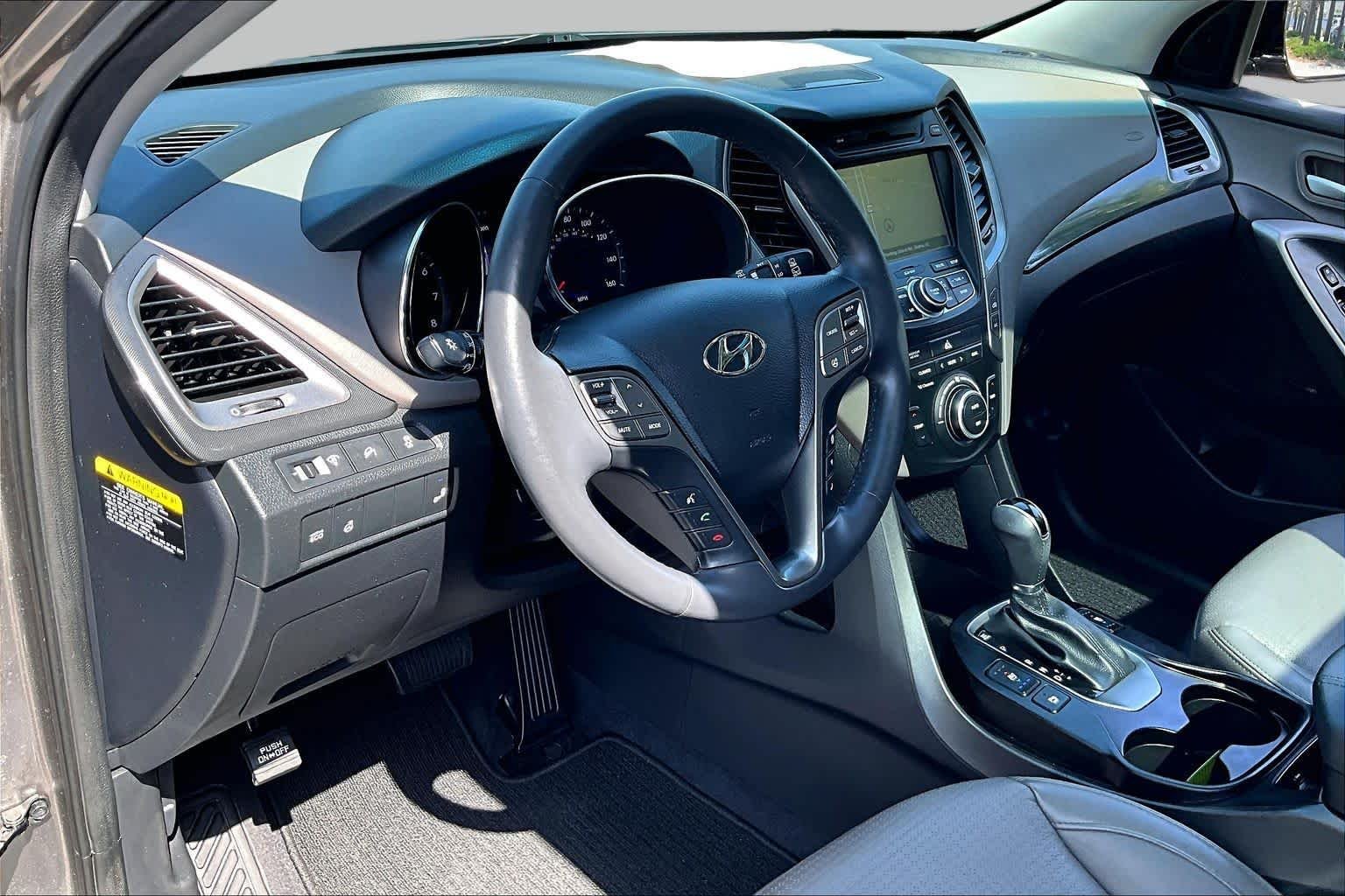 Used 2015 Mineral Gray Hyundai  image 18