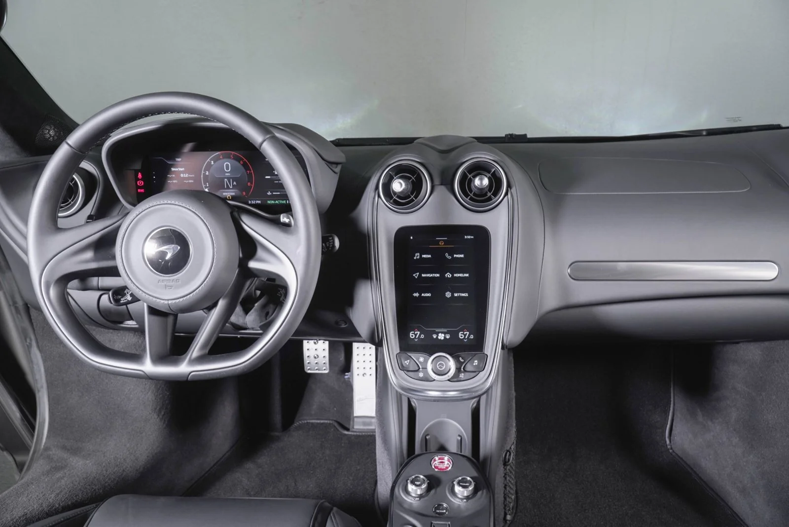 Certified Used 2025  McLaren  image 10