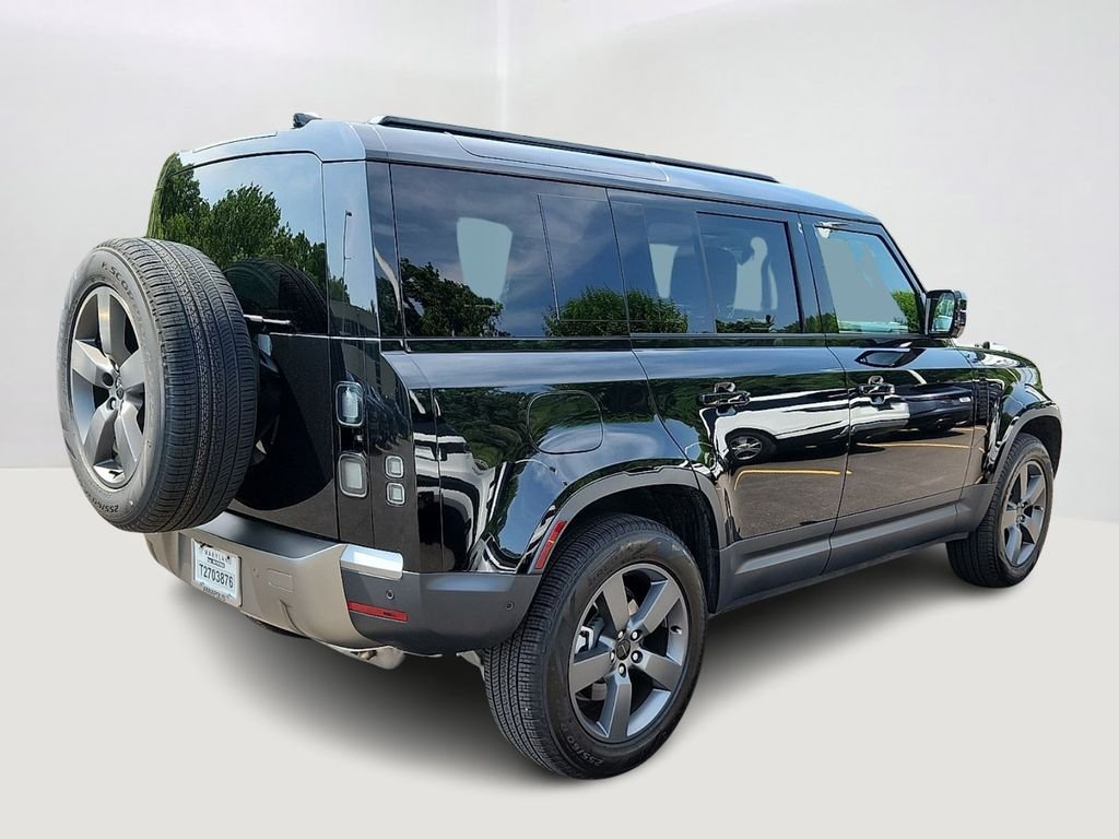 Used 2026 Santorini Black Metallic Land Rover S image 4