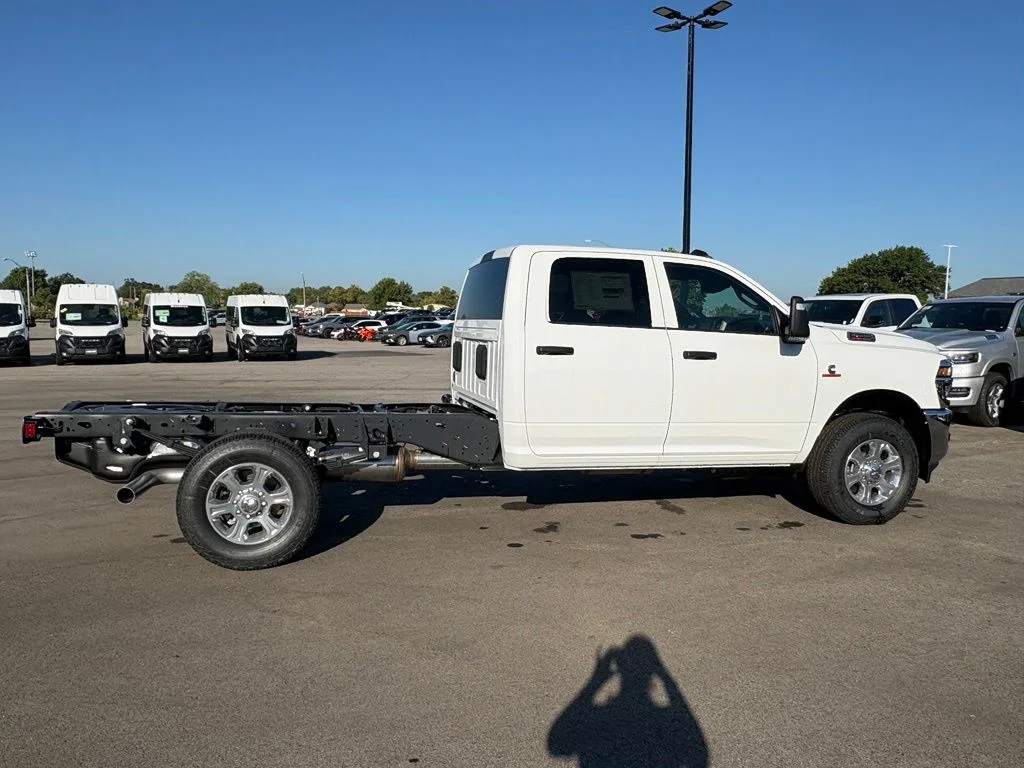 New 2026 Bright White Clear-Coat Exterior Paint RAM Tradesman image 8
