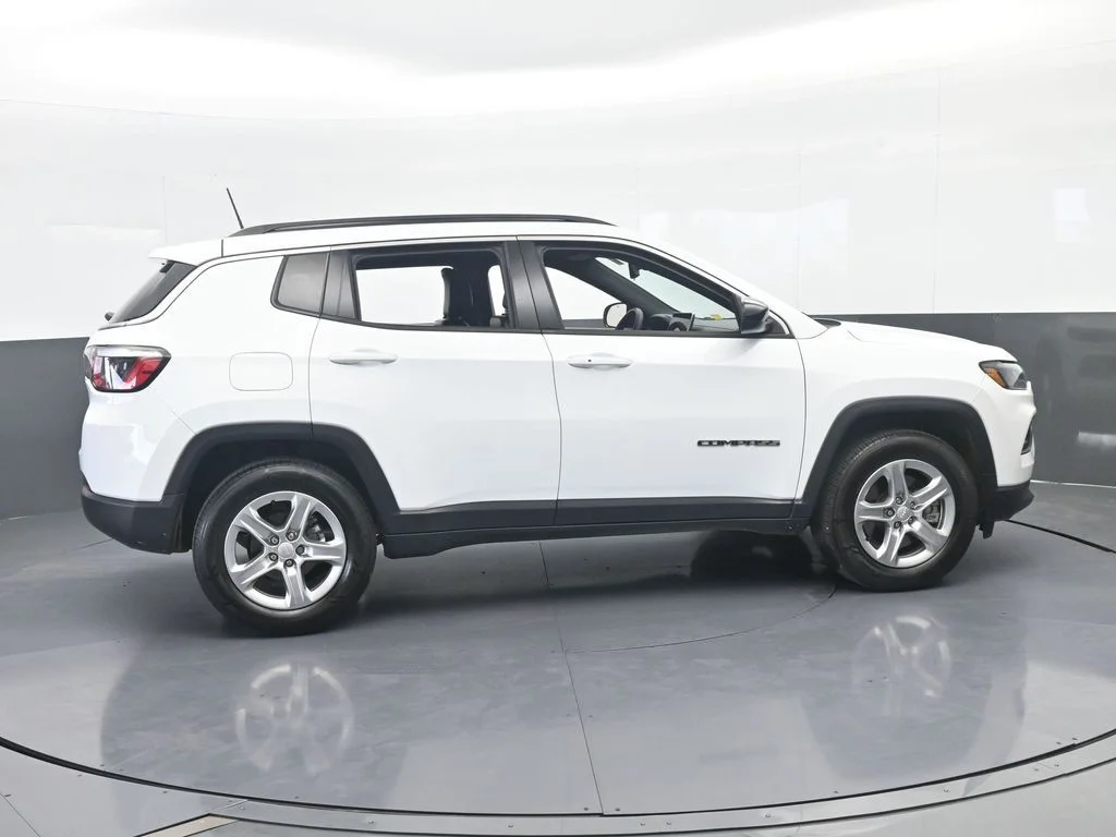 Used 2023 Bright White Clearcoat Jeep Latitude image 7