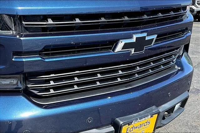 Used 2020 Blue Chevrolet RST image 33