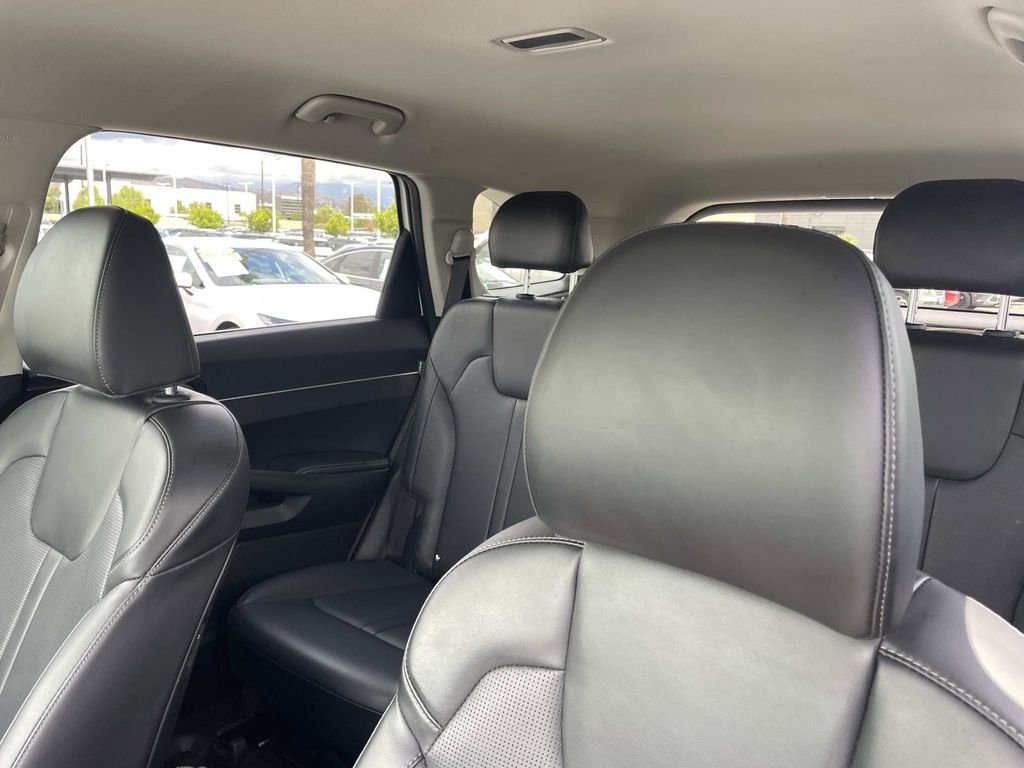 2025 Kia Sorento S - Photo 25