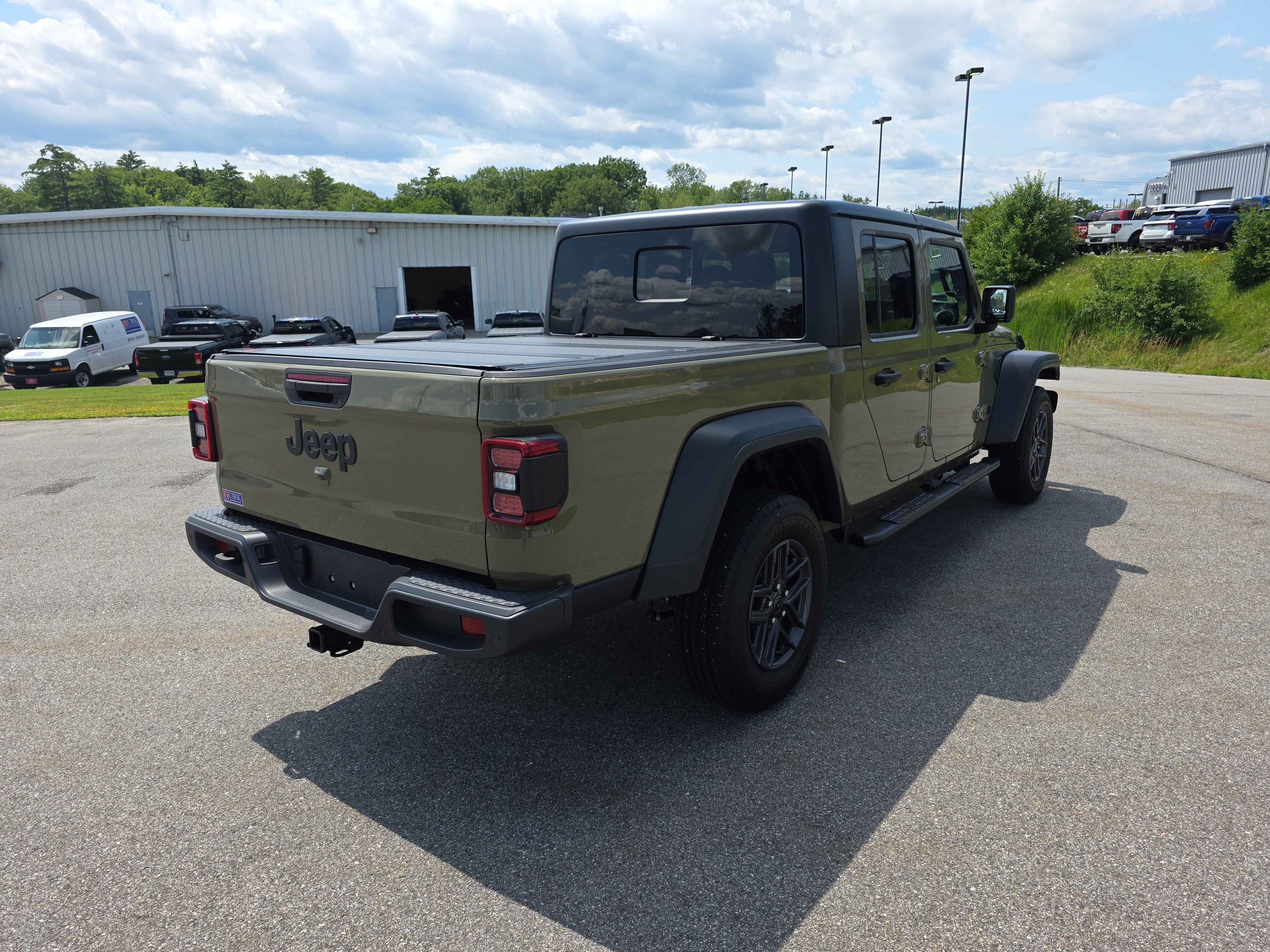 Used 2025 41 Jeep Sport S image 5
