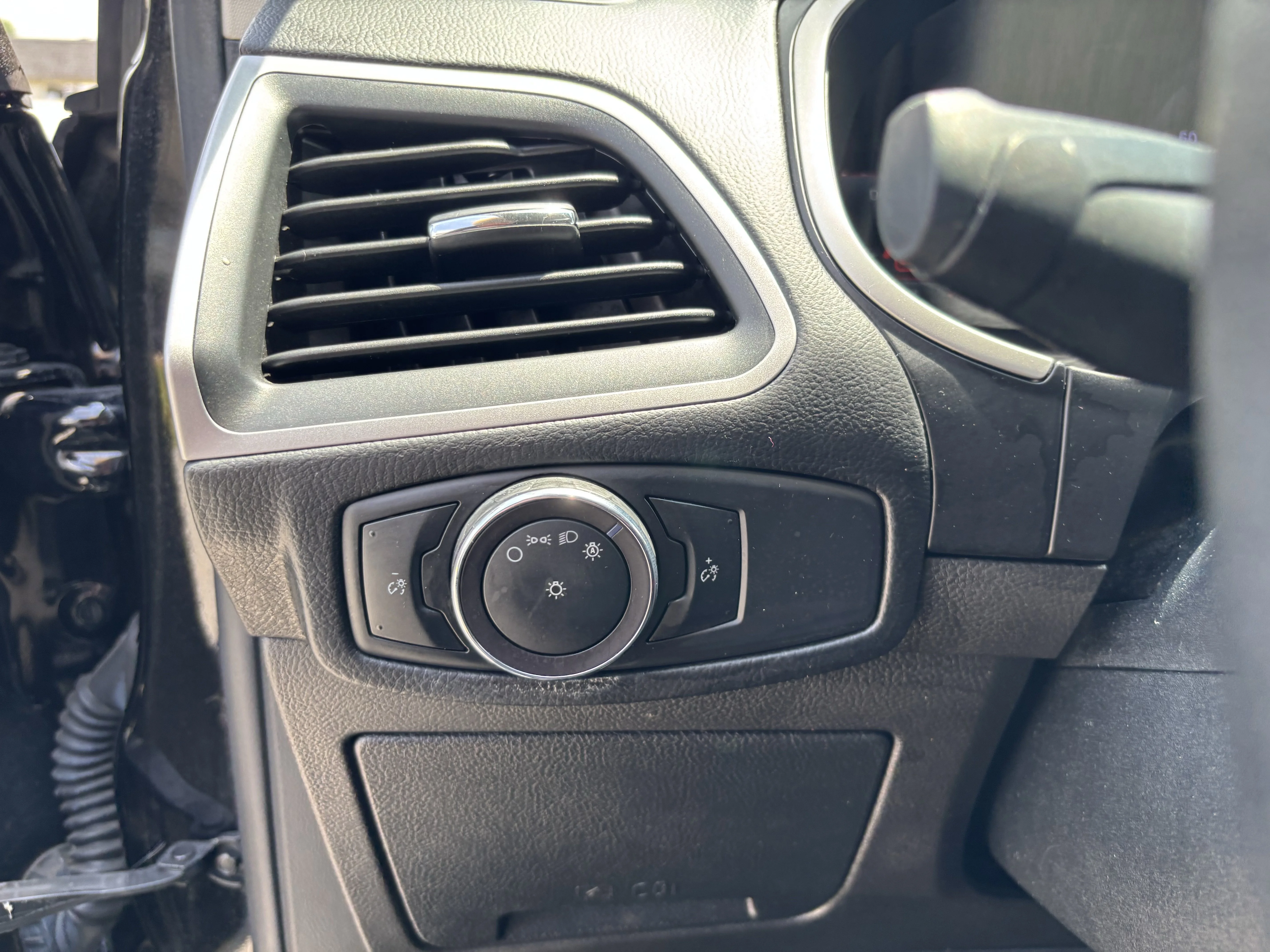 Used 2018 Shadow Black Ford SEL image 13