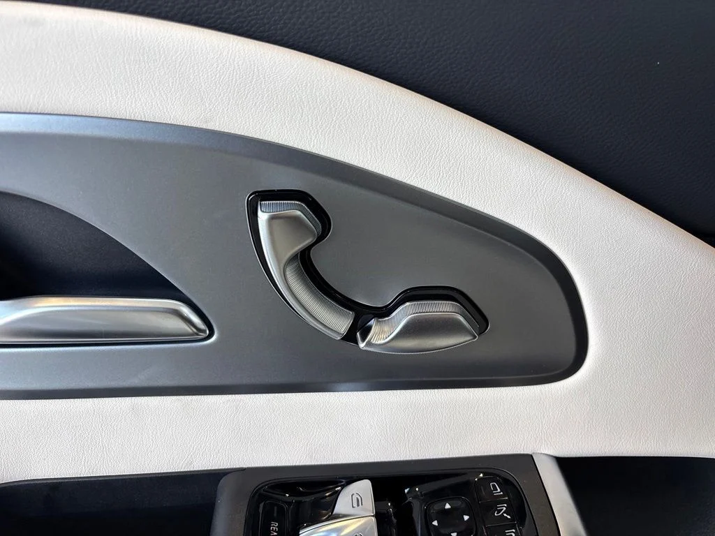 Used 2027 White Mercedes-Benz 220 Hybrid image 28