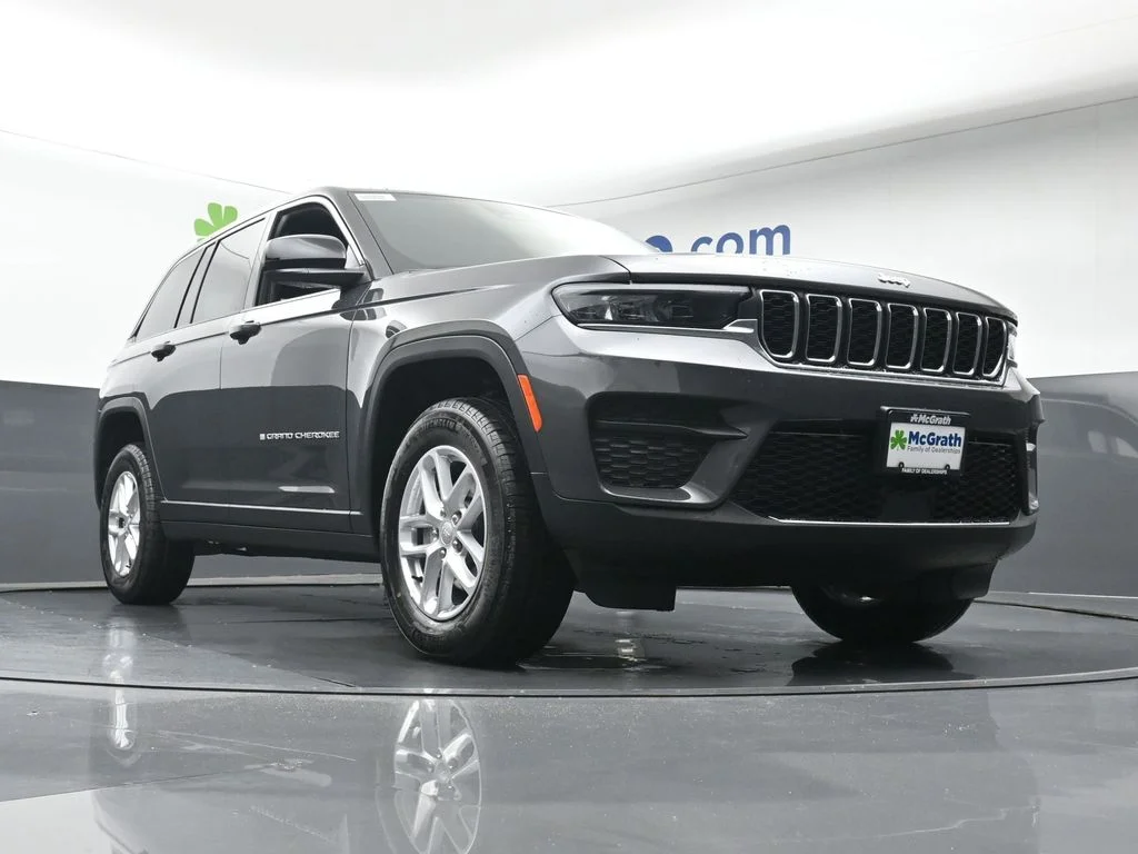 Used 2025 Gray Jeep Laredo X image 30