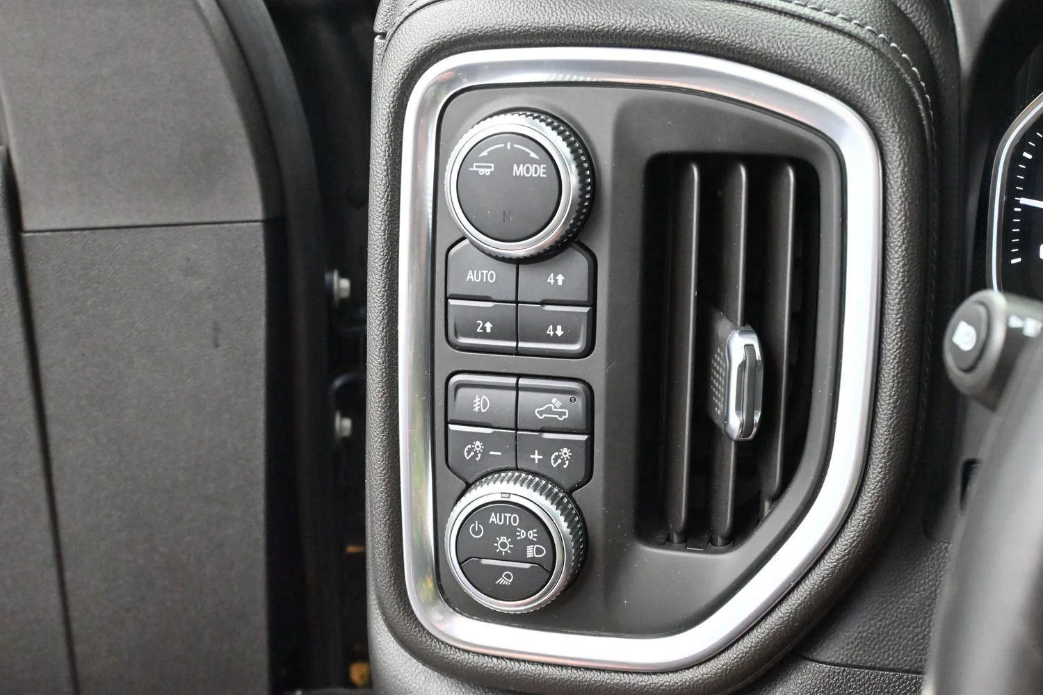 Used 2020 Dark Sky Metallic GMC Denali image 21