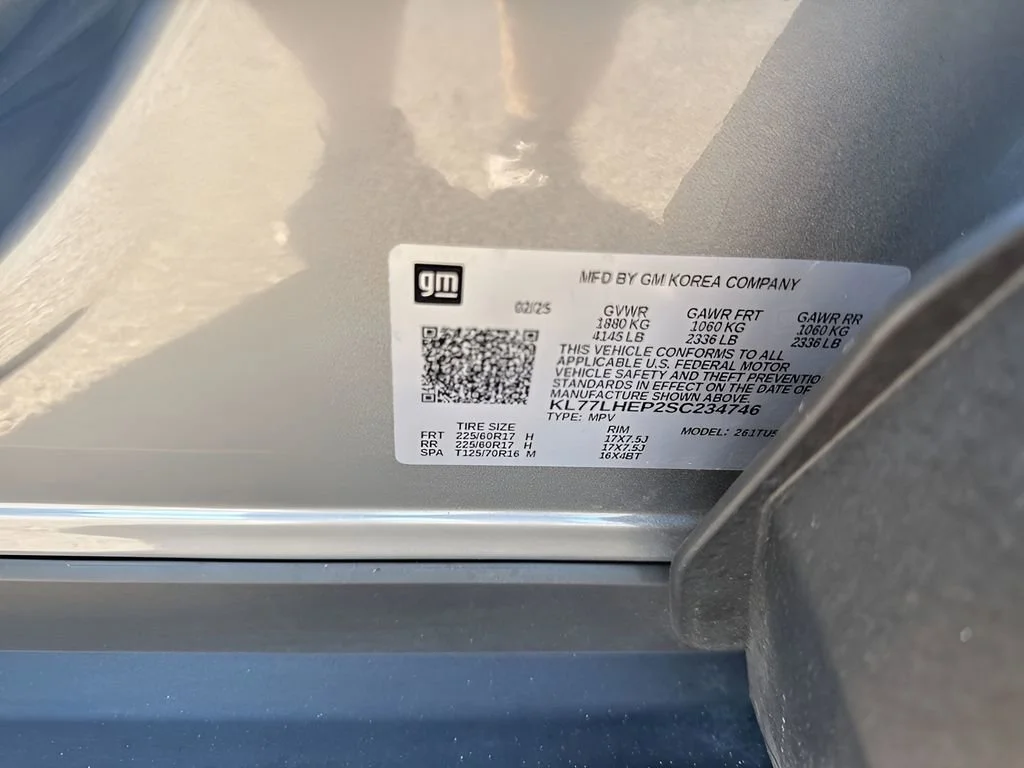 Used 2025 Sterling Gray Metallic Chevrolet LT image 27