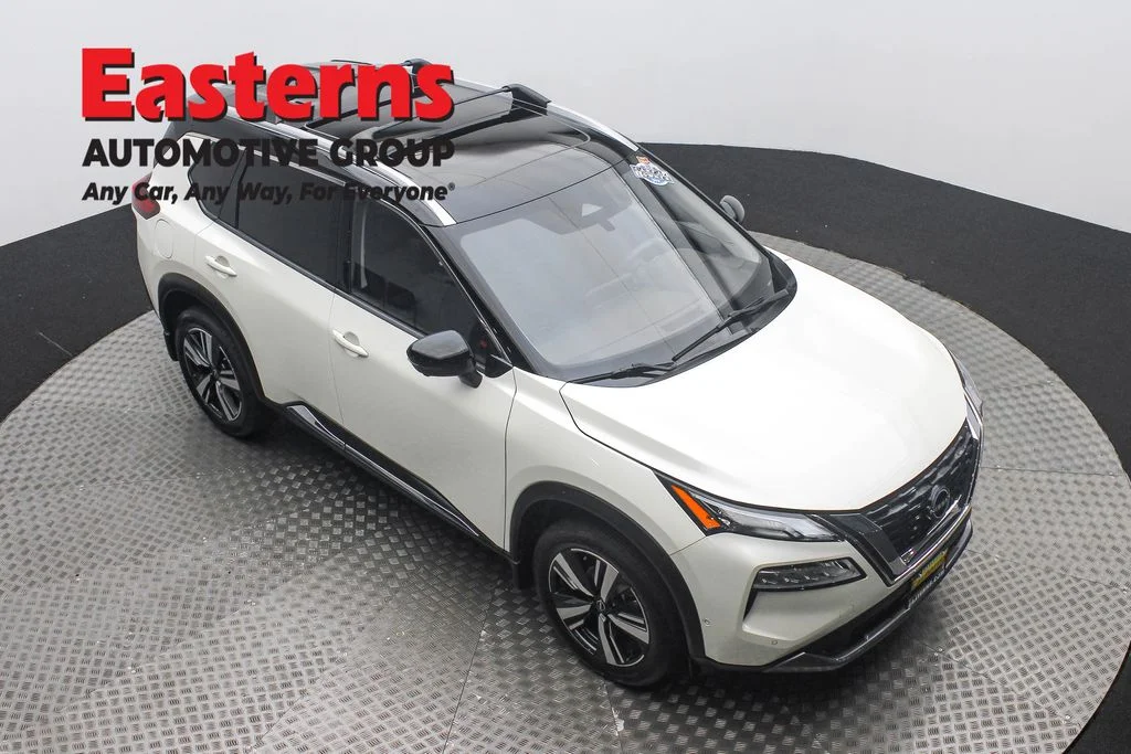 Used 2023 White Nissan SL image 3