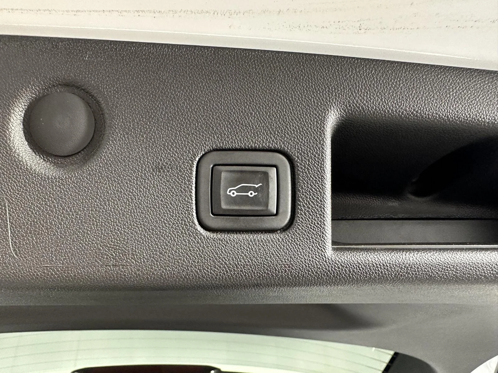 Used 2024 Summit White Chevrolet LT image 27