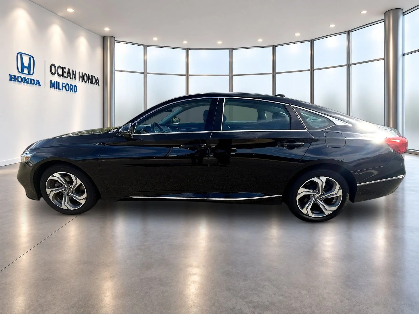 Used 2018 Crystal Black Pearl Honda EX-L 2.0T image 9