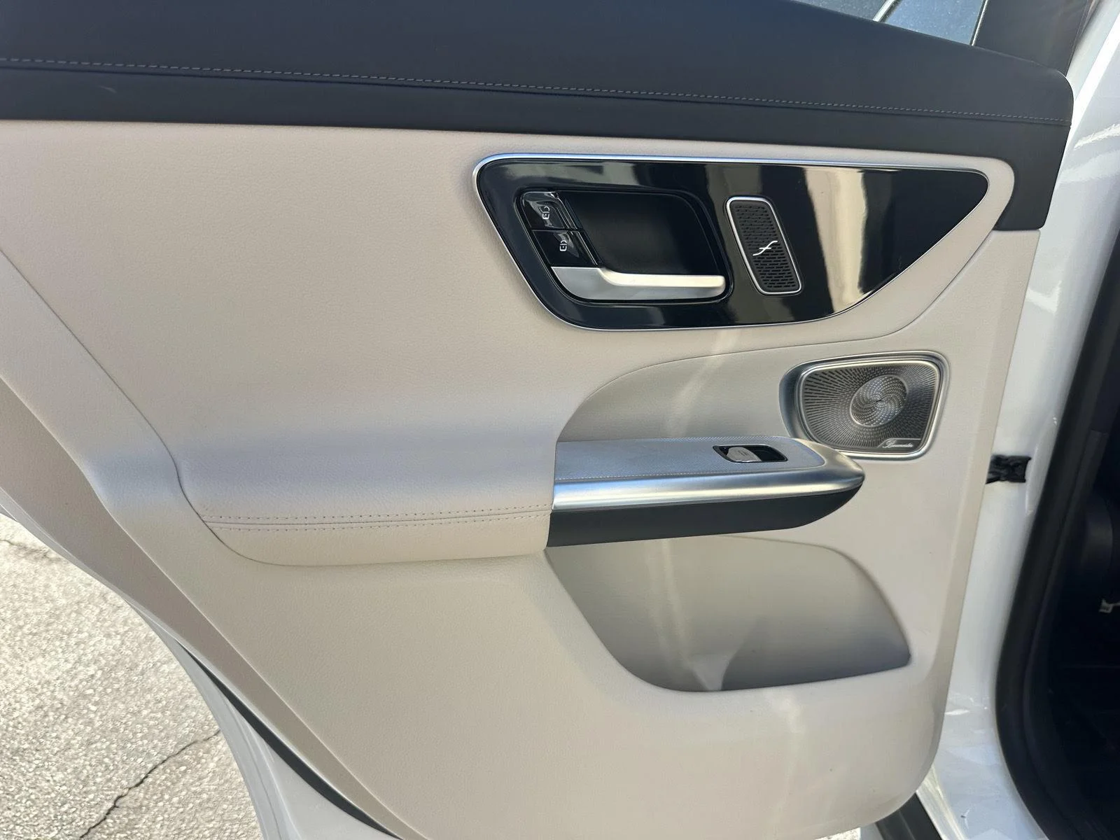Used 2023 Polar White Mercedes-Benz GLC 300 image 21
