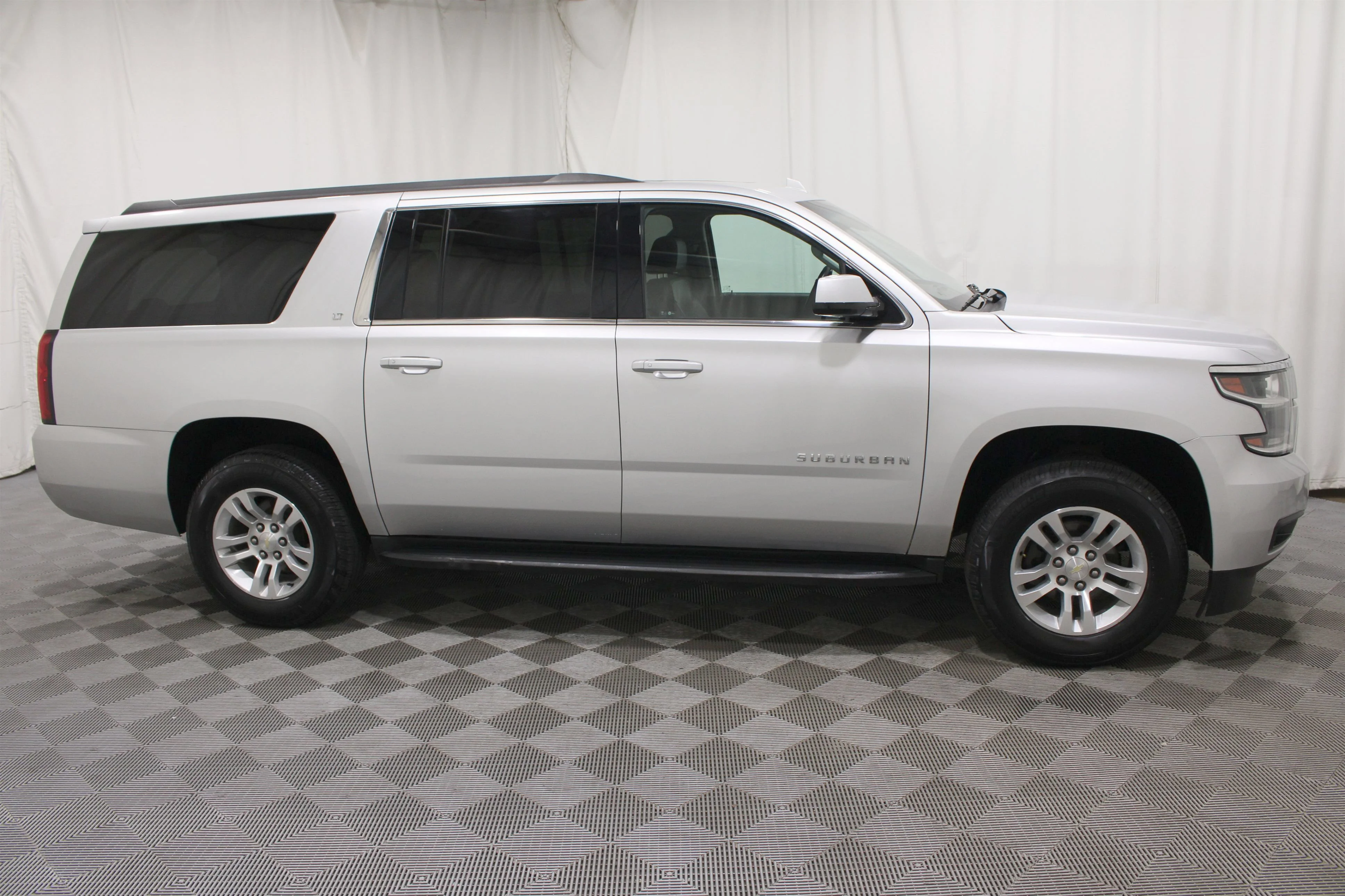 2016 Chevrolet Suburban LT - Photo 31