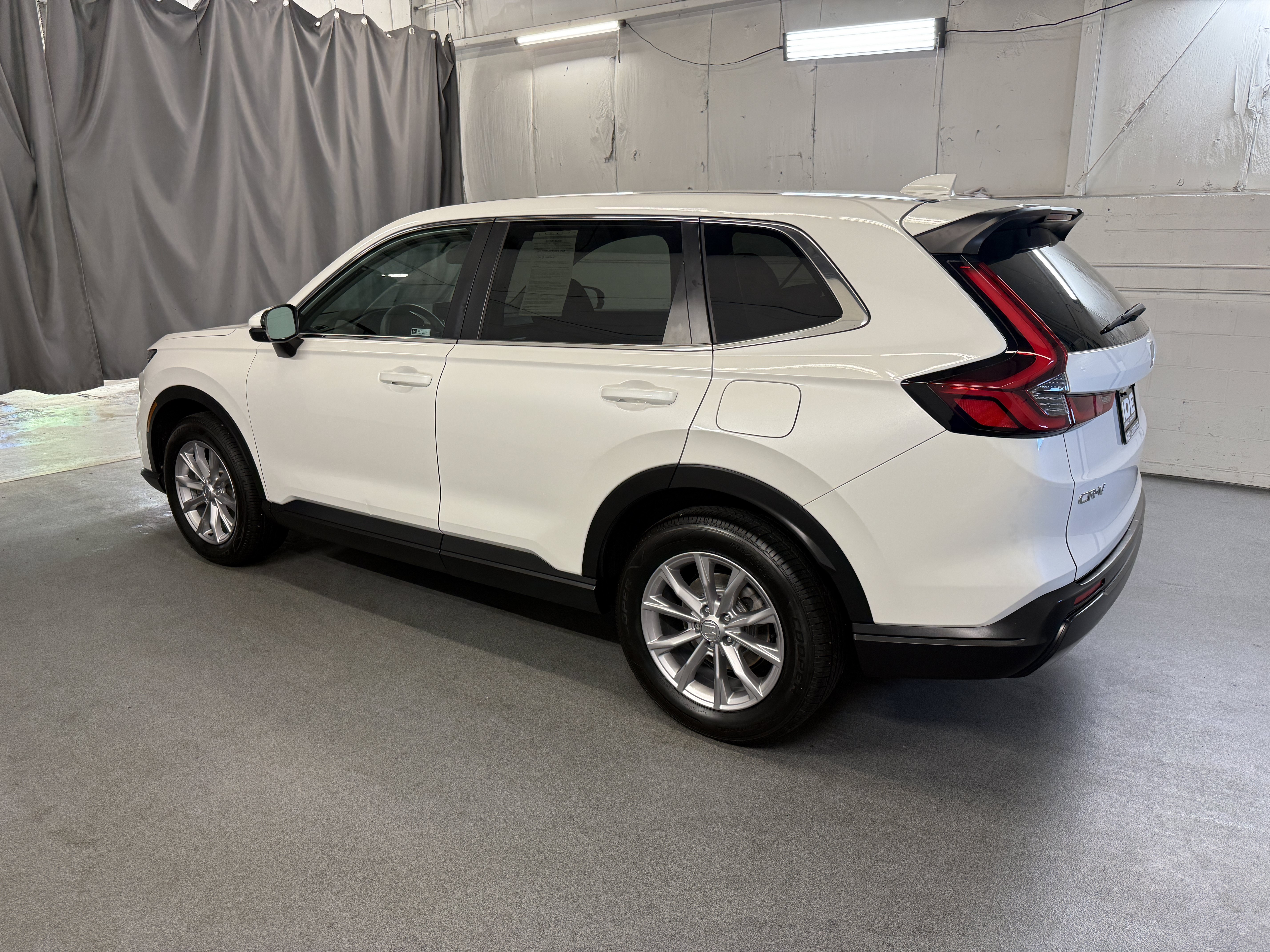 Used 2024 Platinum White Pearl Honda EX image 6