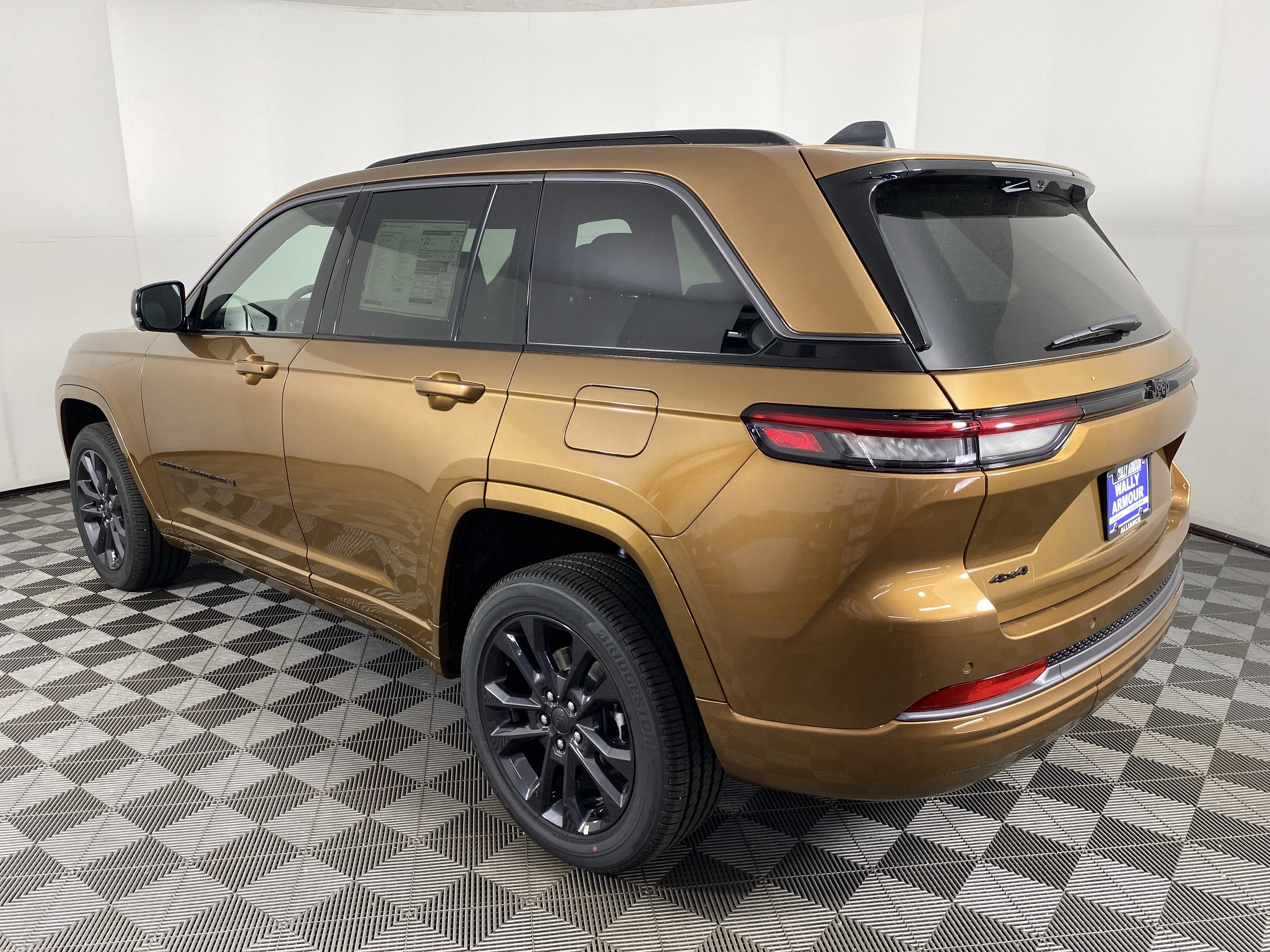 New 2026 Copper Shino Metallic Clear-Coat Exterior Paint Jeep Limited Reserve image 10
