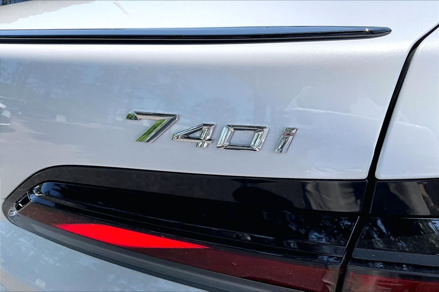 New 2026 Mineral White Metallic BMW 740i image 15