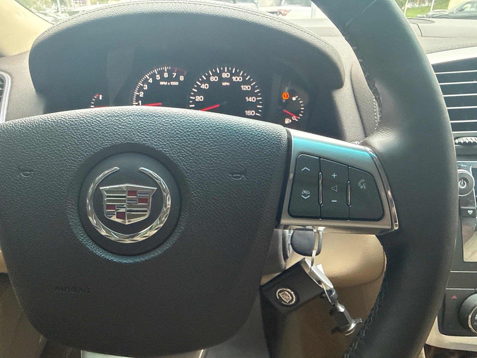 Used 2009 White Diamond Tricoat Cadillac AWD image 19